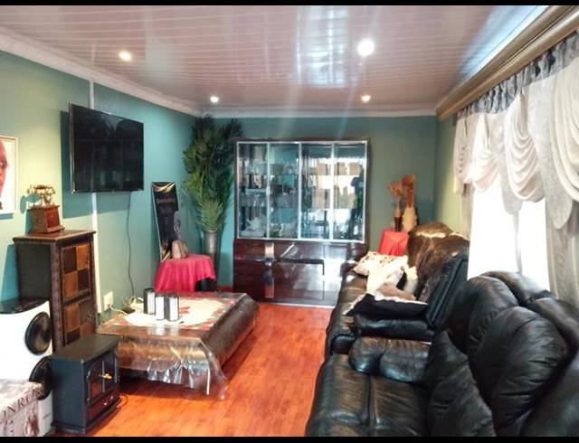 3 BEDROOM HOUSE FOR SALE IN LENASIA SOUTH